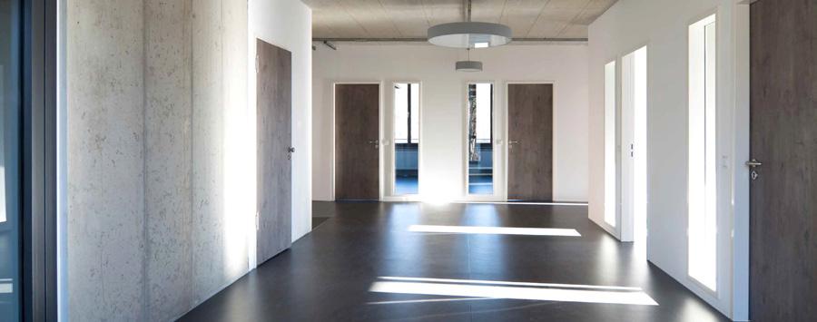 HPL for Internal Doors DELIVERING WORLD CLASS EUROPEAN HIGH PRESSURE LAMINATES AND BOARD SOLUTIONS TO THE MARKET CHEMICAL RESISTANT UV RESISTANT ANTI-STATIC GROUP 1 FIRE RATED 2HR /