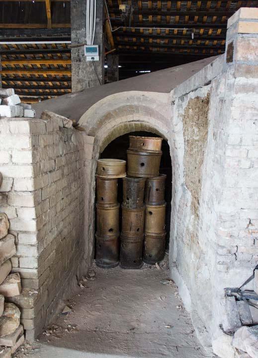 In this side entrance, located further up and on the opposite side of the kiln, can be clearly seen a number of refractory saggers into which the ceramic articles are placed.