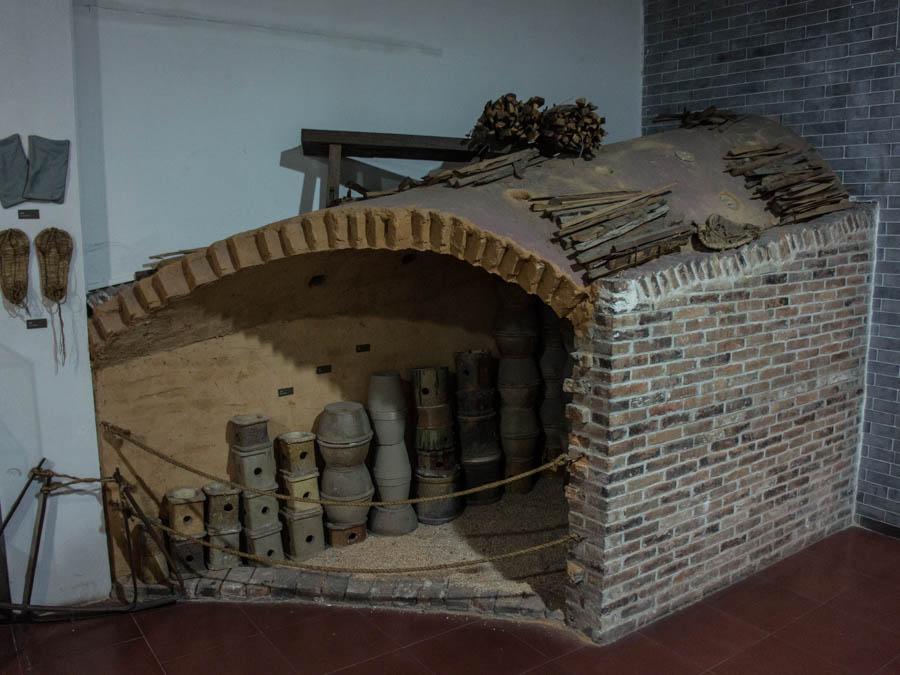 Cross-section of a dragon kiln firing tunnel.