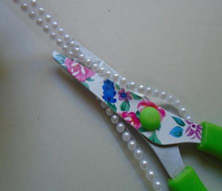 Take the Creative Expressions pearl strips ~ double white and trim down the centre of the