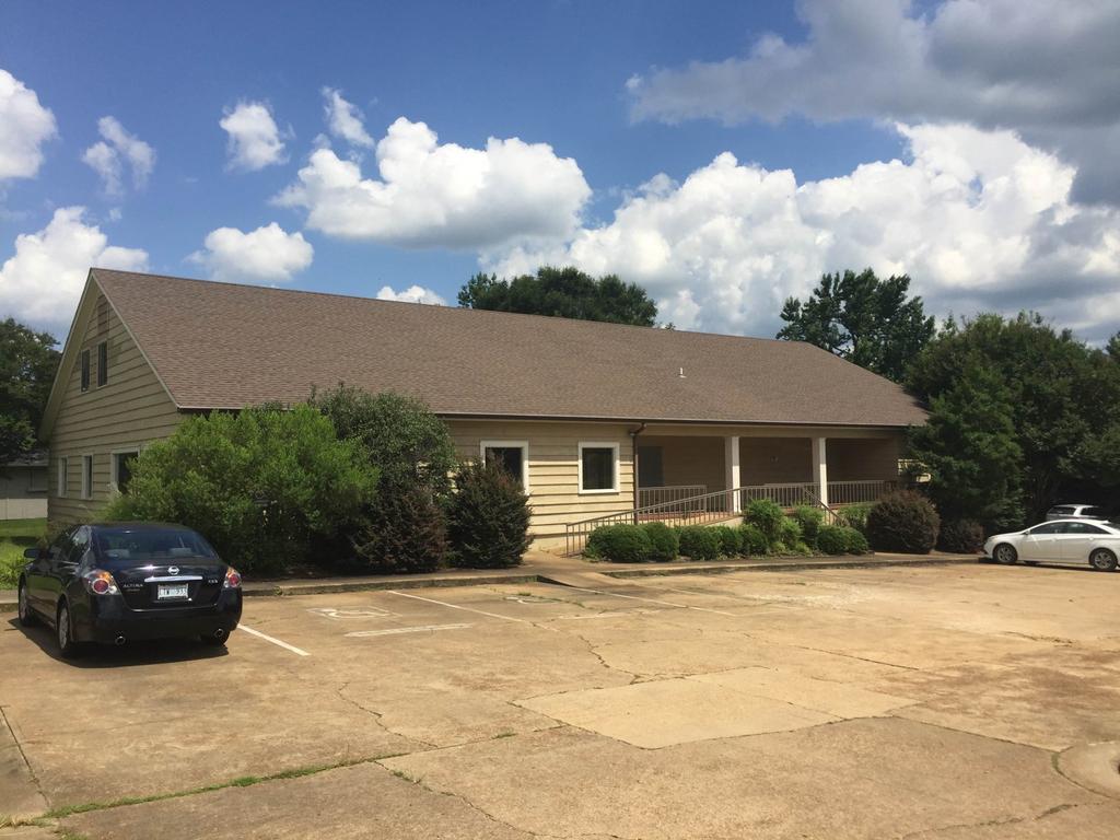 Medical Office Features: Offering Price $744,600 4,964 SF* 1203 Medical Park Dr, Oxford, Mississippi 38655 Spacious waiting room and reception area 9 exam rooms w/ sinks and