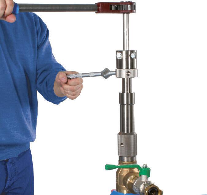 Tapping with EWE tapping devices - Example: ball valve tap fitting 7. 8.
