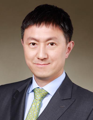 Biography Mr. Philippe Shin is a senior foreign attorney at Shin & Kim. Mr. Shin s main areas of practice include cross-border investments, general corporate transactions, mergers & acquisitions, and competition law.