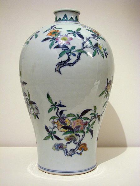 His subject this time round was a small hollow-form, the shape of which the origins were ancient Chinese porcelain.