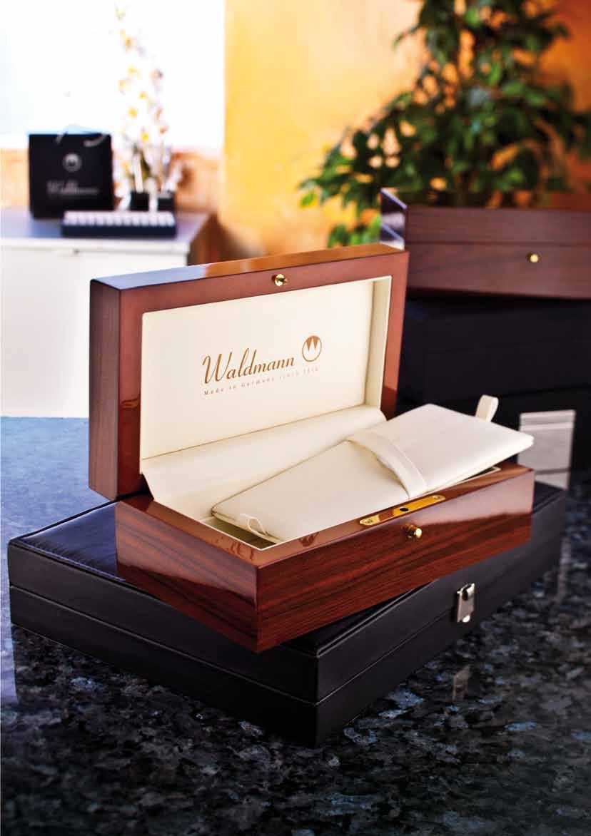 Wooden luxury gift box for 1 or 2 pens
