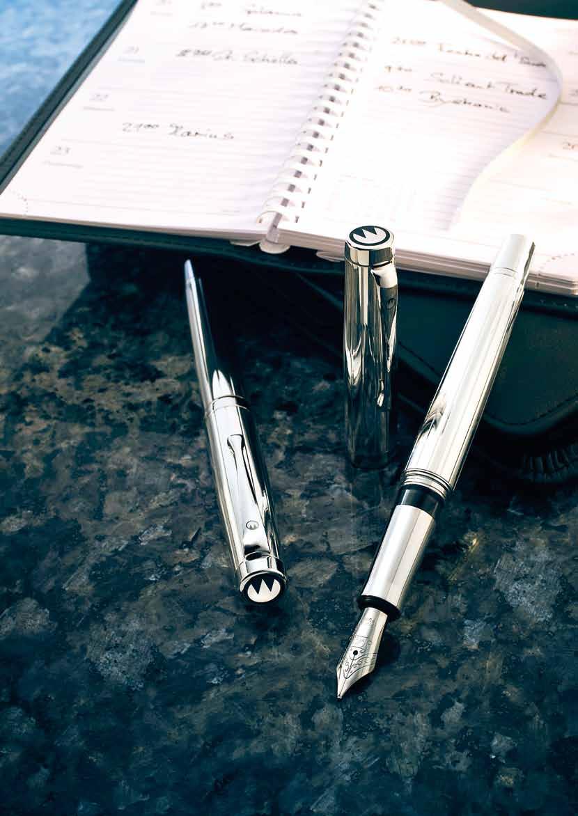 Fountain Pen with piston filling system in sterling silver 925 with wide deep lines pattern 930 022 and iridium tipped steel nib.