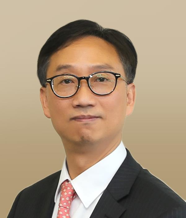 SPEAKER PROFILES Edmond Lau Executive Director and Chief Executive Officer HKMC Annuity Limited Mr.