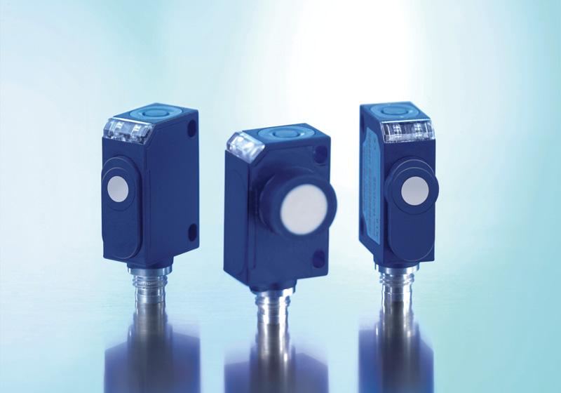 The zws sensors are among the smallest ultrasonic sensors available on the market in cuboidal housings with Teach-in buttons.