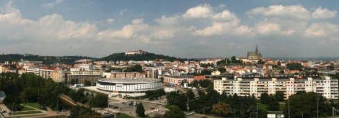 Dadok, ) 9 Institutes of Academy of Science Electron Microscopy in Brno Over 60 years of electron microscopy tradition in Brno Tesla Brno: the