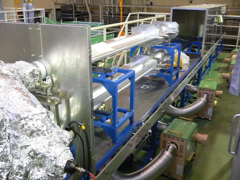 Each pipe is evacuated by a turbo molecular pump (0.3 m 3 /sec) during the baking.