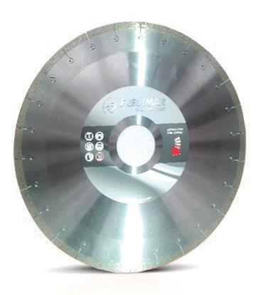 For top-quality end results when cutting the slab, the cutting disc should be at least 1.5 mm bigger than the thickness of the slab. The right disc to use will depend on the make.