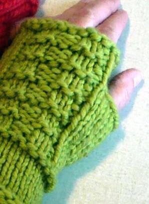 Learn to knit a mittlet/mitten in the round with a percentage system. It s easy and versatile.