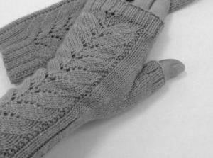 m., to give everyone enough time. As always, Happy Knitting! Evelyne Liebmann RAVELRY PATTERN OF THE MONTH!
