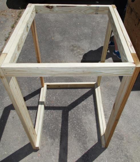 The finished frame should have 30½ frame braces on top and bottom sides.