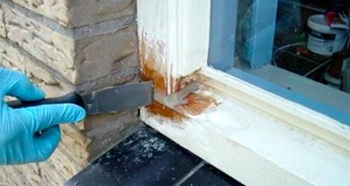 V1. Sealing of open joints in window frames. 1. Remove the paint system around the damaged area. 2. Check the wood moisture content level. If over 18%, let the wood dry. 3.