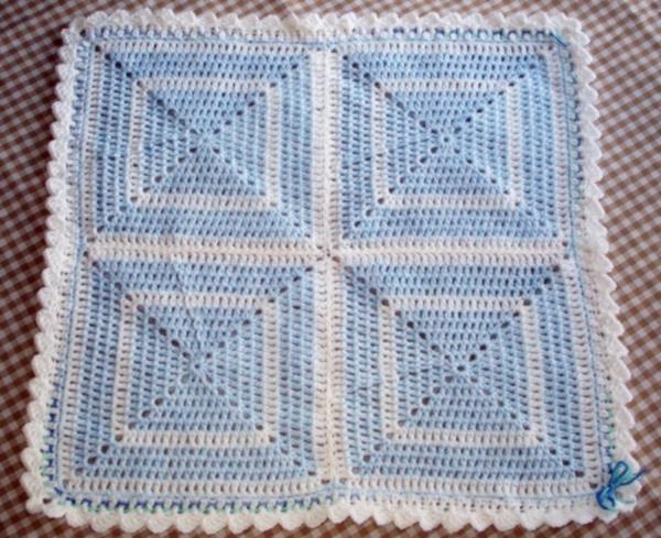 Four-Square Preemie Afghan (crochet) Materials: 3 ½ ounces DK/light worsted weight yarn (gauge:4 = 22 st/30 r using 4mm (US G/6 hook) crochet hook F (US) the square (made granny-square style): ch 4,