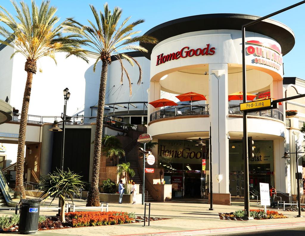 FOR LEASE 106-124 S Brand Blvd Glendale, CA MULTI-USE & 957-6,015 SF RESTAURANT/RETAIL High density region retail center in one of the region s most dominant trade area FOR MORE INFORMATION: William