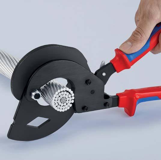 Extremely stable, dual guided rotating blade > No fanning out of the cable: precision ground and induction hardened cutting edge for a clean cut and long service life >