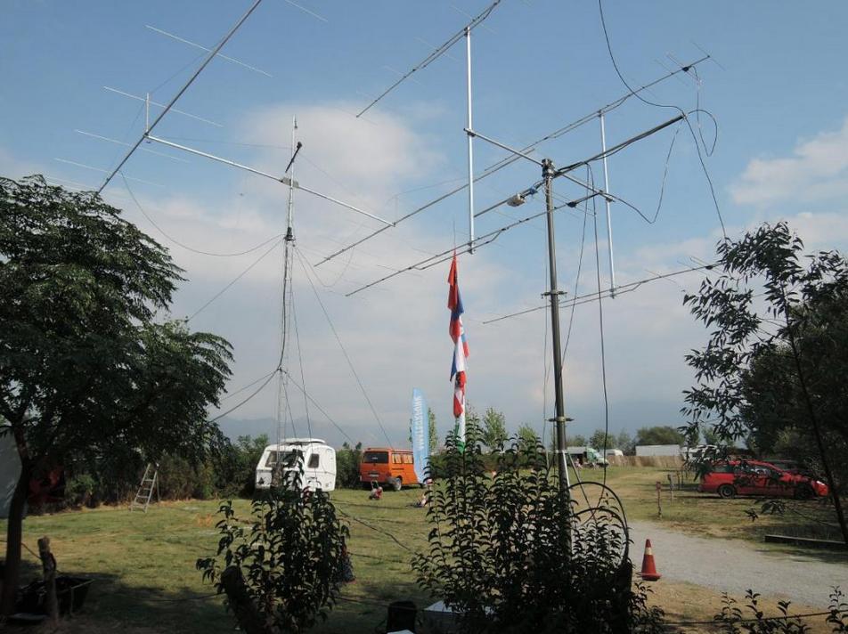 The 144 MHz EME NewsLetter DF2ZC since 2003 www.df2zc.de Issue 10/2018 16 Oct 2018 ZA5V QRV from Albania The two 6 m yagis and the 2m array at lake Shkodra resort.