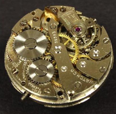 Figure 8. Example of a mechanical watch assembly (left) and a 3D plot of the measurement (right).