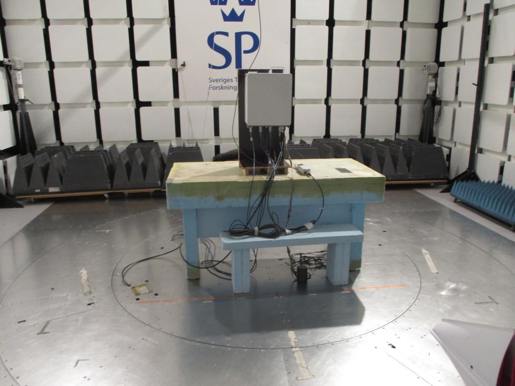 2017-06-29 7P04388-P90 63 (72) The test set-up during the spurious radiation measurements is shown in the picture below: Measurement equipment Measurement equipment SP number Semi anechoic chamber