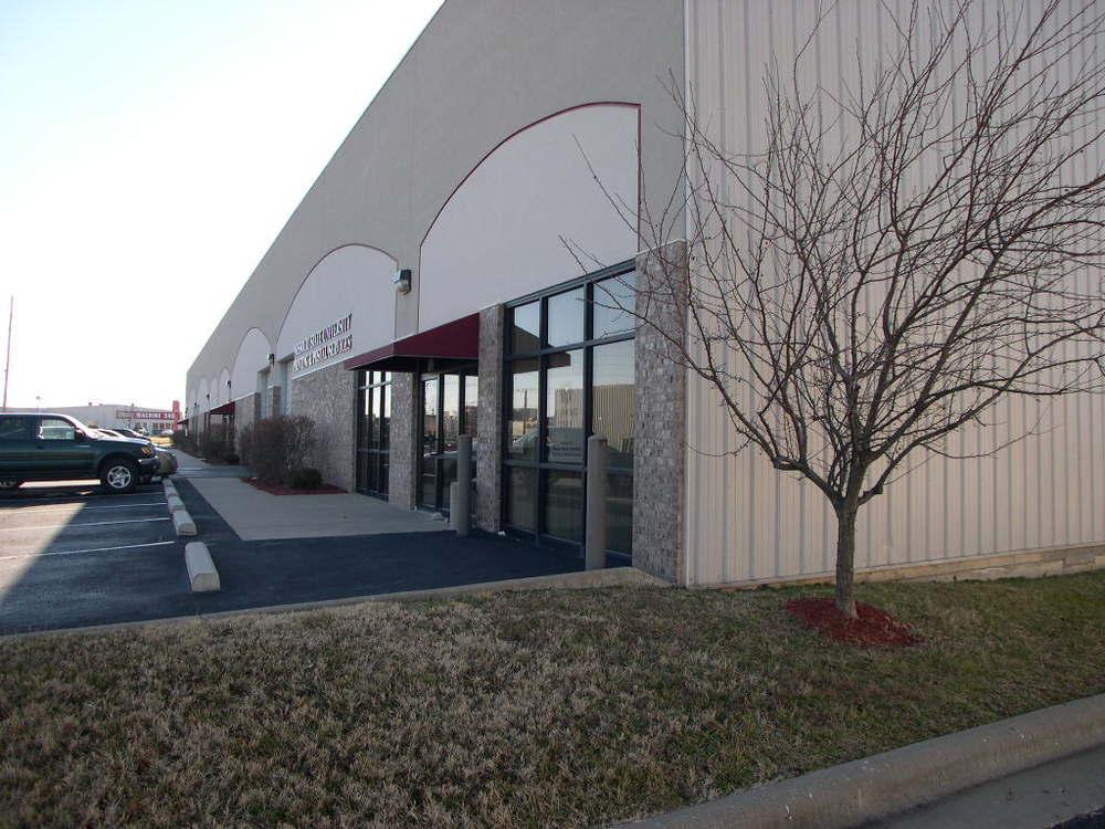 66 Place - Available Flex Spaces For Lease 2335 E Chestnut Expy, Springfield,