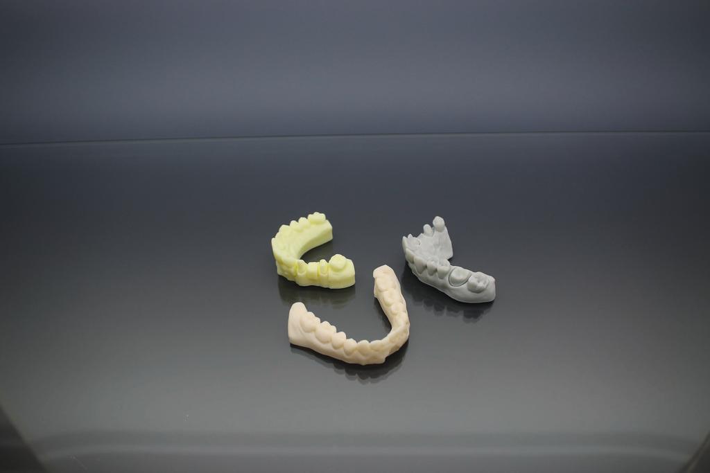 7 Models printed in Freeprint model material, ivory, sand and grey Polymerization unit Otoflash, post-curing with 2 x 2000 xenon flashes under nitrogen for 6 minutes.