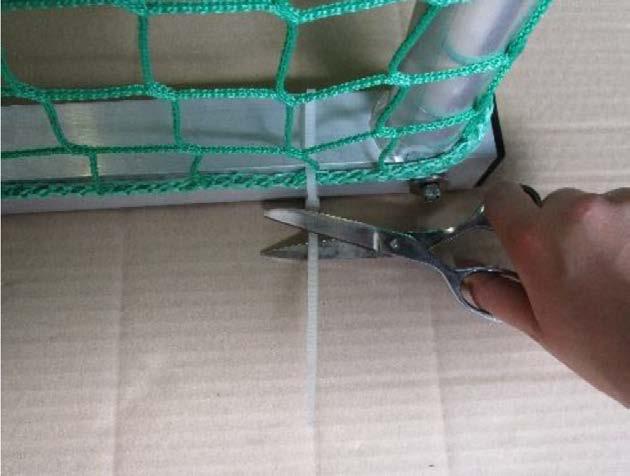 c) Fix net at the bottom of net hoops with 3 cable clips. Cut projecting parts.