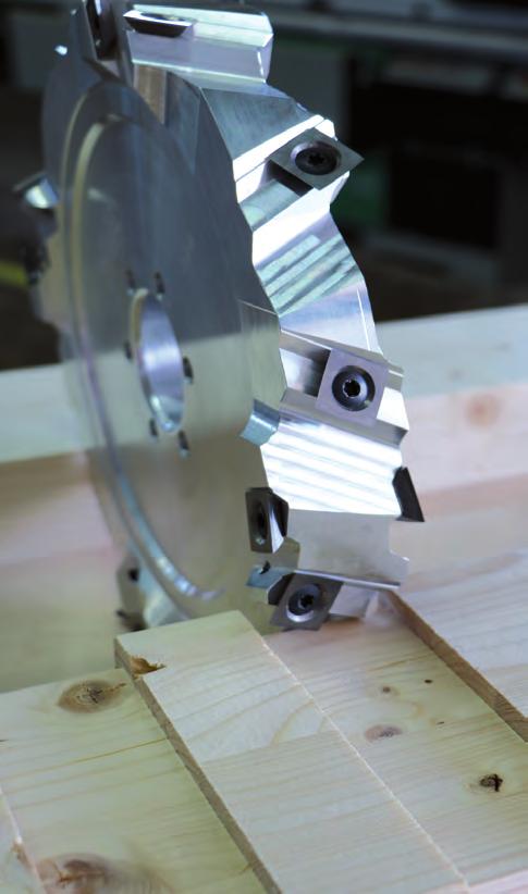 During an independent customer test, the LEUCO trimming head demonstrated a service life of up to four times longer than other conventional trimming heads on the market.