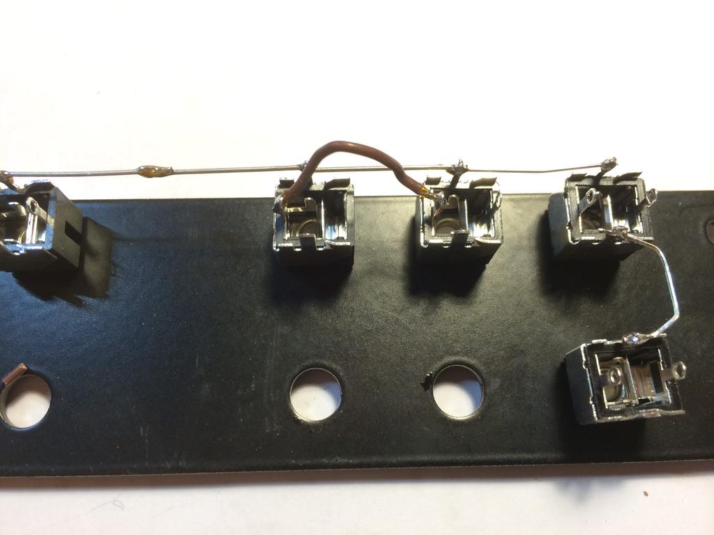 BUILDING INSTRUCTIONS step➒ Connect switching lugs of LFO In and ADSR In jacks when nothing plugged