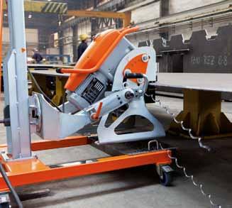 The machine is equipped with the automatic feed. Therefore, working with UZ 18 Hardworker is very comfortable.