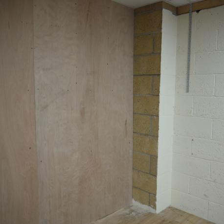 In our example fitting we will install one cubicle in a corner, there are only slight