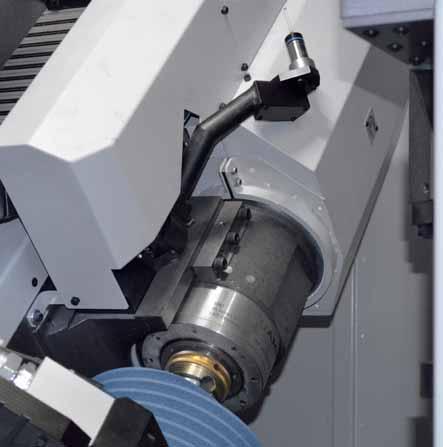 Integrated inspection unit A hydraulically actuated swivelling arm brings the inspection probe into position and retracts it from the working area during the grinding