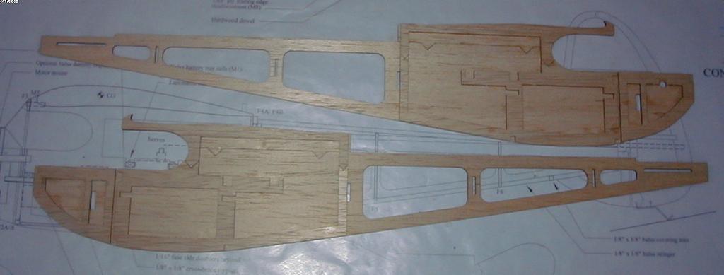 Build the right fuselage side (note that the parts for each side are identical, take care to build opposite sides!): Glue the upper fuselage section to the lower section. The parts notch together.