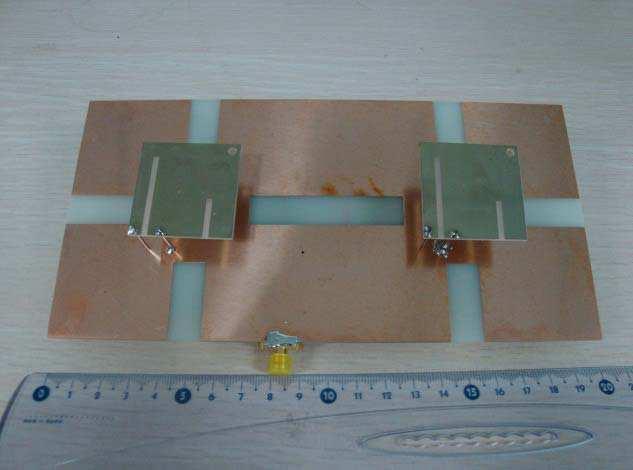 246 Jia, Zhu, and Li 3.2.2. Power Divider Wilkinson power divider is utilized in the antenna array as the feeding.
