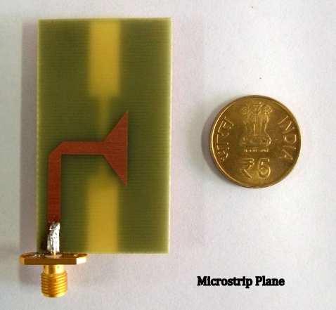 Progress In Electromagnetics Research C, Vol. 40, 2013 59 Figure 5. Photograph of the fabricated slot antenna. Figure 6.