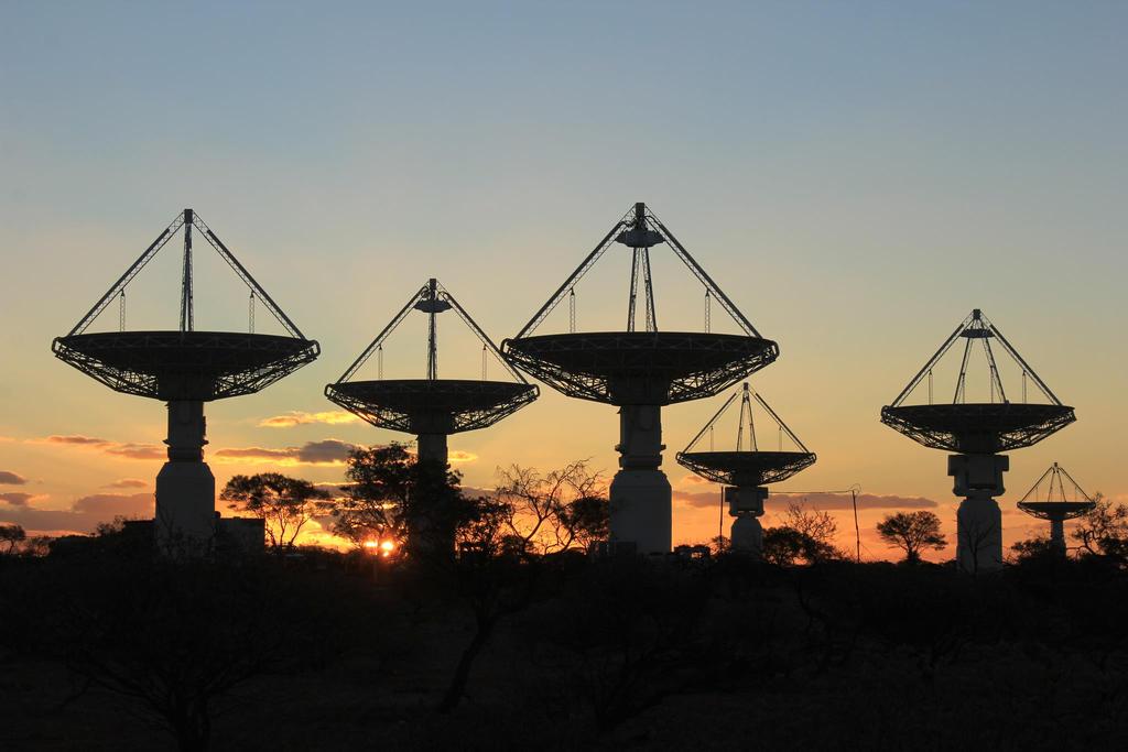 Australian Square Kilometre Array Pathfinder Radio interferometer with 36 iden1cal 12m antennas used together Located in the radio- quiet