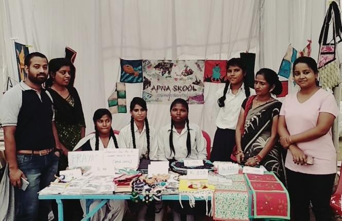 ApnaSkool used the occasion of the IIT Kanpur Cultural Festival Antaragni from 26 October to 29October, to set up a stall to display materials and charts