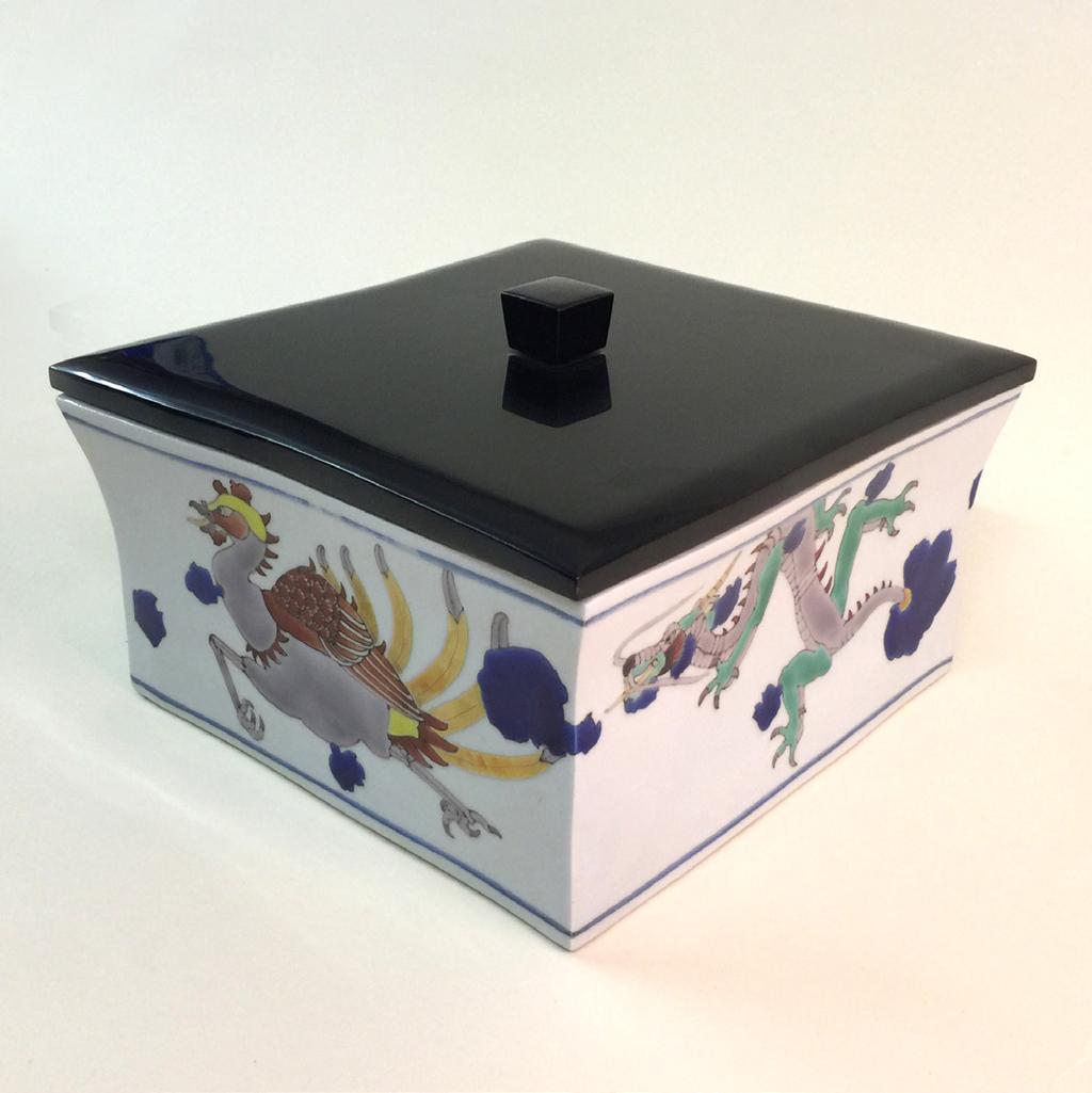 Square box with the Four Holy Beasts and black lacquer