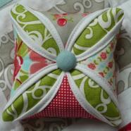 Sunday October 18 11 1pm Wednesday October 14 10:30 12:30pm MINI - HAND QUILTING FOR BEGINNERS No, Quilting by hand is NOT dead!