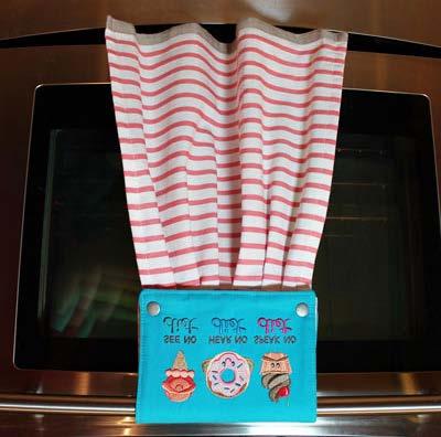 This fabulous towel topper is a beautiful way to add a bit of color and charm to your kitchen decor.