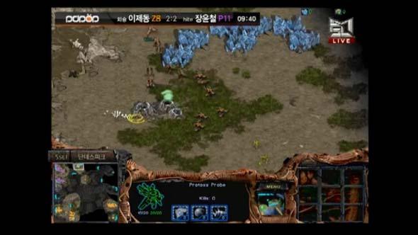 With an excellent sense of timing, Jaedong sends zerglings up the 12 o'clock base just as Snow is trying to expand there.