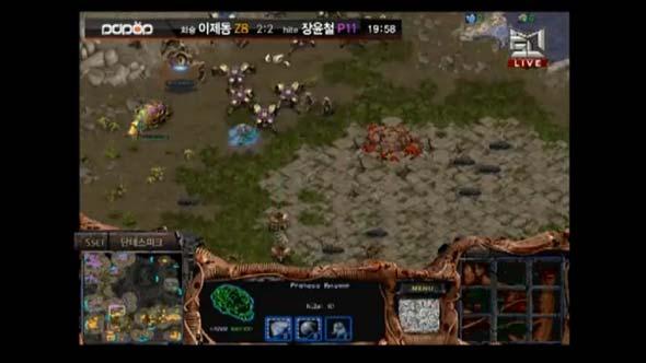 Snow moves his army over to Jaedong's 3rd, but Jaedong has defilers to lay down plagues and dark swarm so Snow wisely retreats, but not before getting several units plagued.