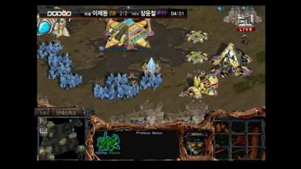 +1 attack starts. This allows zealots to 2-hit zerglings so it's a very handy upgrade. Jaedong sees it with his overlord. Jaedong's lair finishes and he plants his spire immediately.