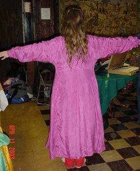 They had long sleeves and were about mid-calf length to ankle length. The garment is made the same as the ruyi qaba-ha only slightly smaller to fit under the ruyi qaba.