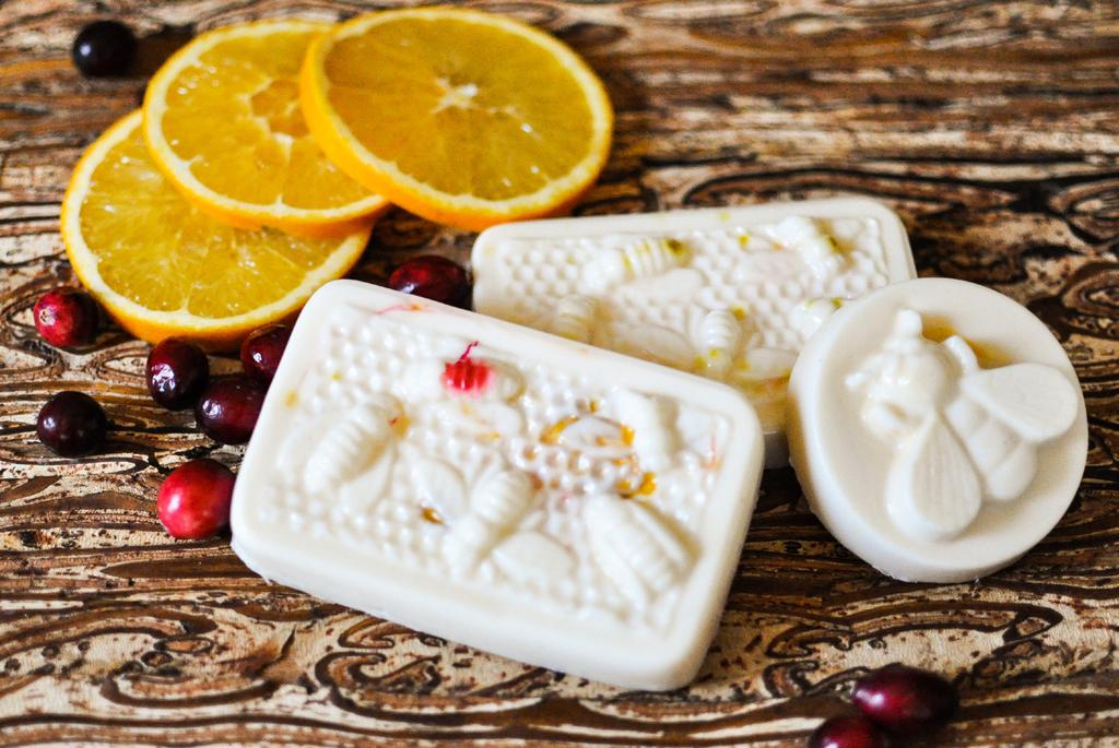 mint+ orange soap Soap making doesn t have to be intimidating: with a shea butter or goat milk melt & pour soap base, our Mint + Orange soap is easy to pull together.