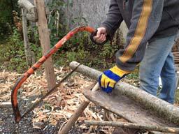 1. Cut a set of logs to length Saw 3 logs of 10, 12 and 14 inches in length. Wear a glove on the hand that isn t holding the saw. 1 2.
