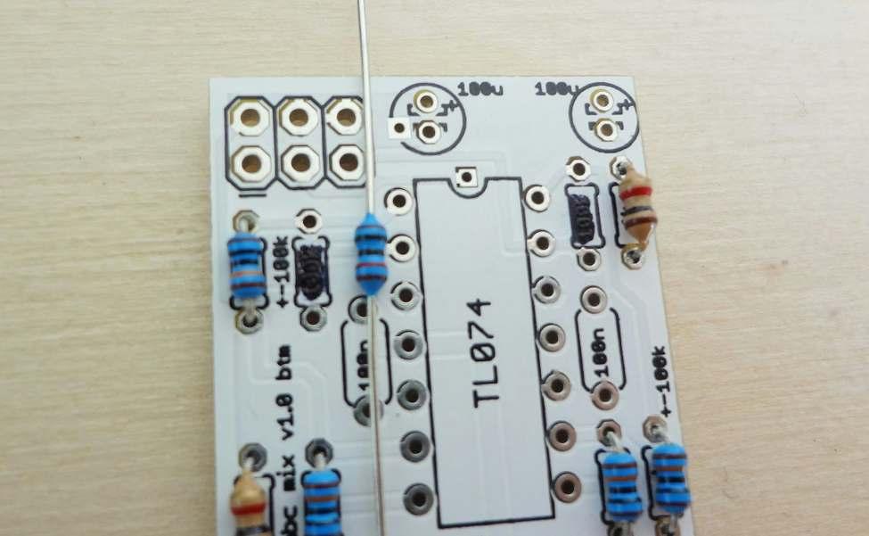 Place them through the board, solder them and clip off the excess leads. ATTENTION! Wrong label on the board. The crossed out 100K resistors on both boards are replaced with 10K.