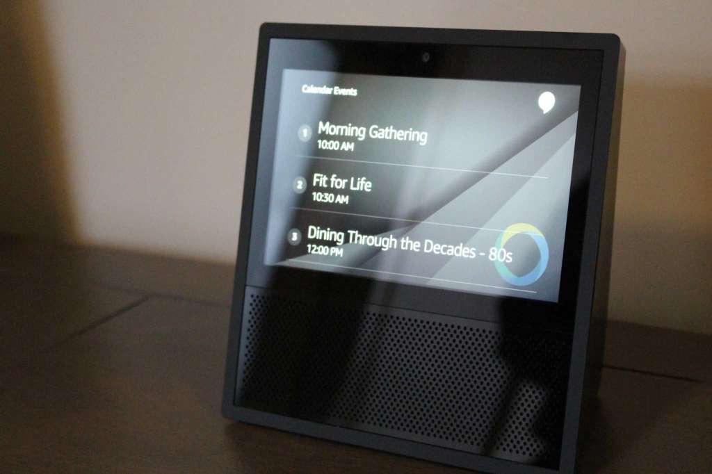 Personal Assistant Displays Like Echo