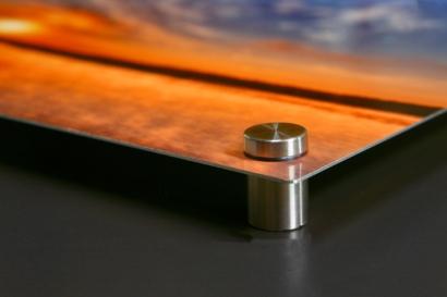 Aluminum substrate captures and reﬂects light to enhance